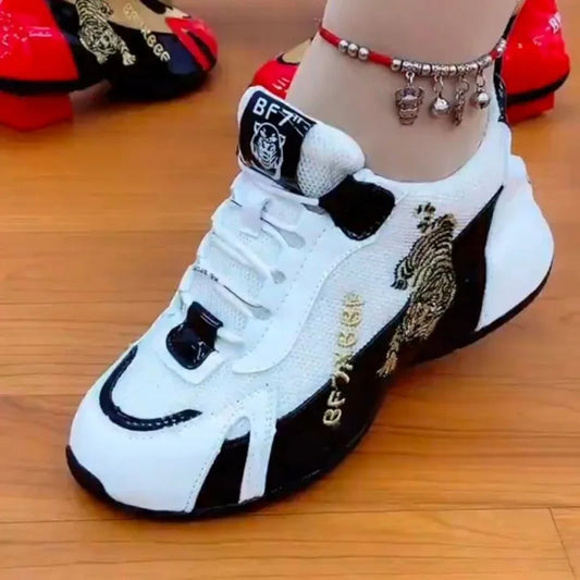 NEW Women‘s Sports Shoes Auspicious Tiger Embroidery Breathable women Sneakers  Breathable Low-top Matching Lace-up Women Tenis